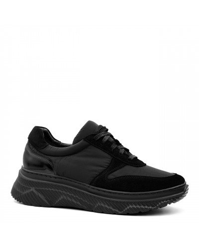 Sportowe czarne sneakersy na czarnej podeszwie 256G